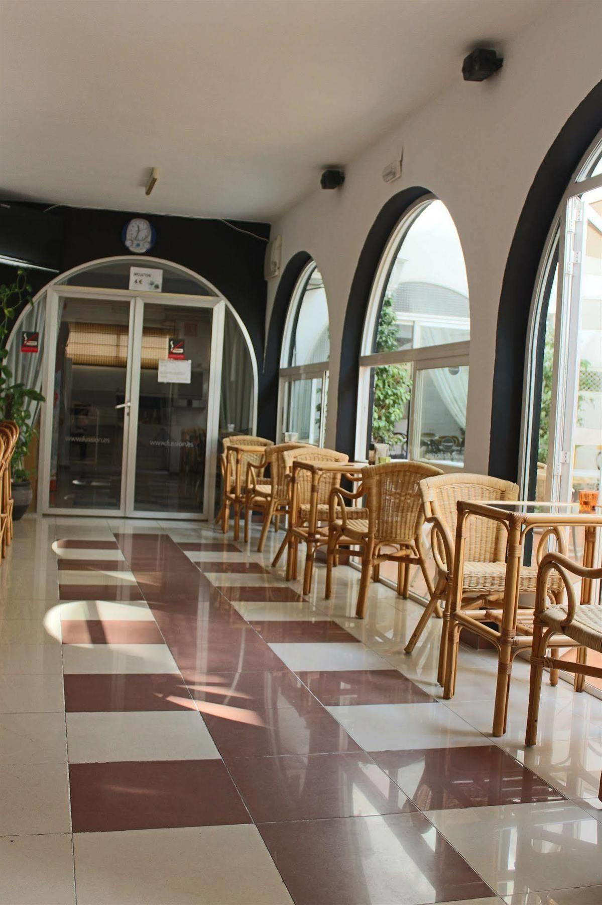 Hotel Internacional Benidorm Bagian luar foto